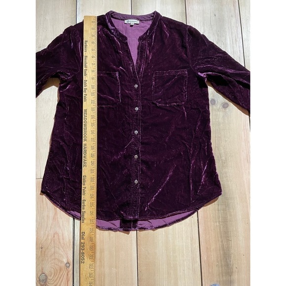 Democracy women's velvet button down shirt/blouse. Burgundy. Rayon blend. Small - Picture 5 of 6
